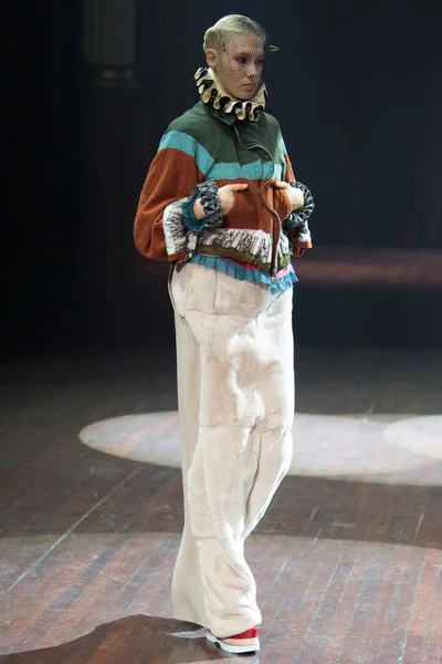 Look 15